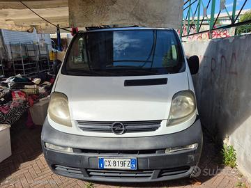 Furgone Opel Vivaro con tenda