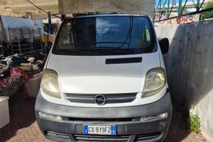 Furgone Opel Vivaro con tenda