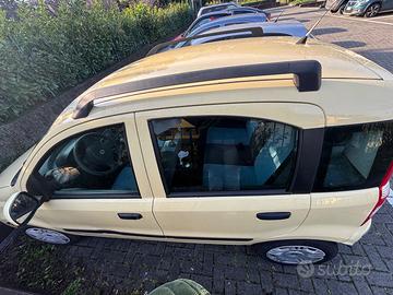 Fiat panda , colore giallo