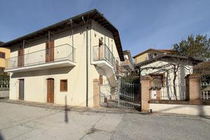 3 LOCALI A L'AQUILA