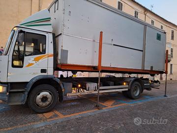 Autonegozio scarrabile per frutta e verdura