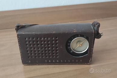 Radio a transistor con custodia