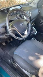 Auto lancia