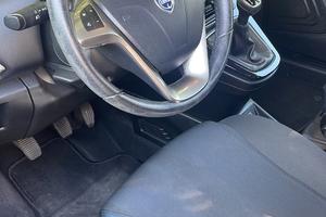 Auto lancia