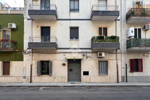 2 LOCALI A BRINDISI