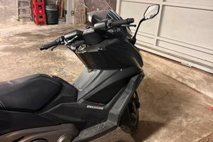 Kymco ak550