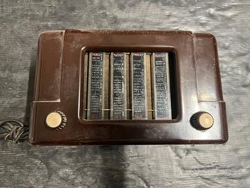 Vecchia radio phonola originale e funzionante
