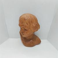 Testa in legno, scultura a mezzo busto. L'oggetto