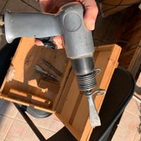 Scalpello demolitore ad aria compressa