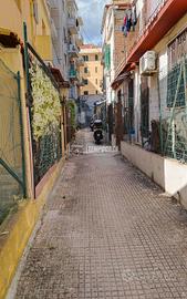 Viale Giostra basso, a 50 metri dal Viale Regina E