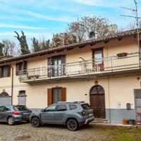 PORZIONE DI CASCINALE CON GIARDINO PRIVATO