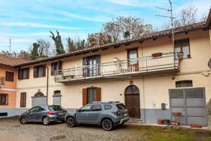 PORZIONE DI CASCINALE CON GIARDINO PRIVATO