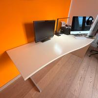 Scrivania sagomata color panna