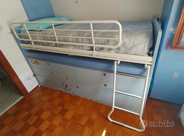  Letto rialzato con cassettiera e scrivania 