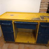 Banco da lavoro con ruote 