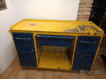 Banco da lavoro con ruote 