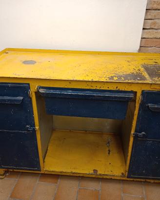 Banco da lavoro con ruote 