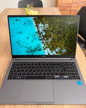 Samsung Galaxy Book4 15,6” Core 5 – Pari al nuovo