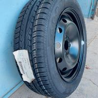 Pneumatico Goodyear 185x60 R15 con cerchione