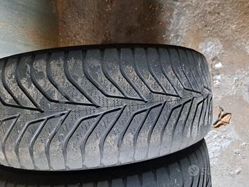 Cerchi in lega con pneumatici