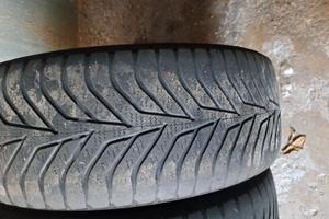 Cerchi in lega con pneumatici