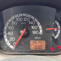 Fiat 600 incidentata