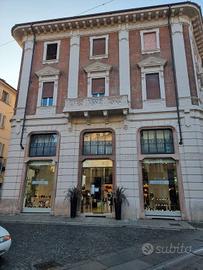 Immobile di 150 m² con 2 locali a Vercelli