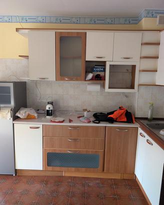 Cucina compresa di forno
