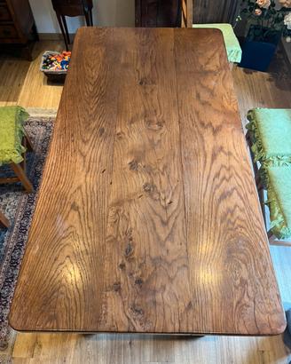 Tavolo pregiato in legno di Rovere