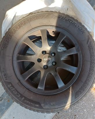 gomme termiche con cerchio in lega nero