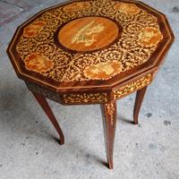 TAVOLINO MUSICALE INTARSIATO IN LEGNO 