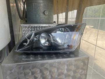 coppia di fanali anteriori Ford focus