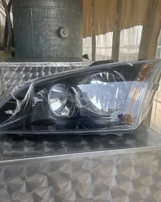 coppia di fanali anteriori Ford focus