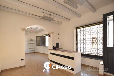 Marrubiu. Locale commerciale pronto all'uso