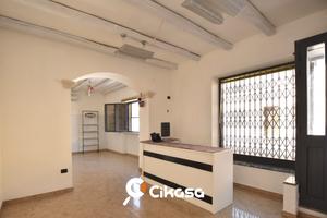 Marrubiu. Locale commerciale pronto all'uso