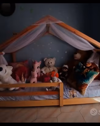 letto montessoriano a forma di casetta 