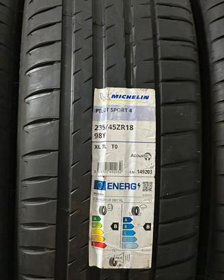 4. Gomme. Nuove. 235/55/18. Nuove.