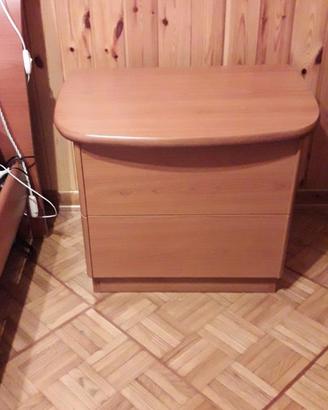 Letto matrimoniale e 2 comodini