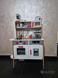 CUCINA CON ACCESSORI 