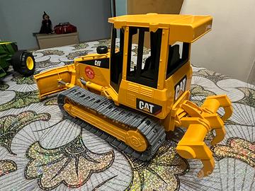 Bruder giocattoli CAT e John Deere