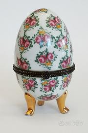 Uovo vintege portagioie di porcellana