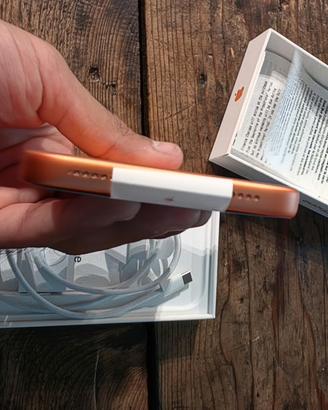 Iphone 17 pro max 256gb aranciano mai acceso