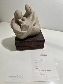Scultura di Franco Reggiani “Sacra Famiglia” 1979
