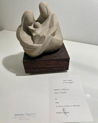 Scultura di Franco Reggiani “Sacra Famiglia” 1979