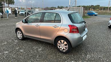 Toyota Yaris 1.0 benzina 5 porte