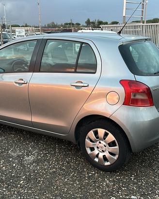 Toyota Yaris 1.0 benzina 5 porte