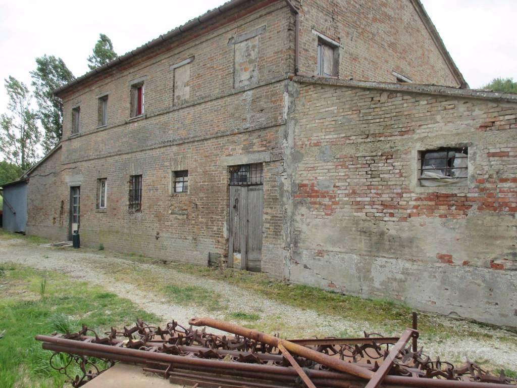 Rustico / Casale di 500 m² con più di 5 locali e b - Vista 3