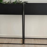 Fioriere in metallo opaco nero