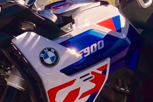 FULL OPTIONAL BMW F 900 GS COLORAZIONE TROPHY
