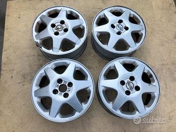 Cerchi in lega 15 pollici ET 49 Opel Astra 2000